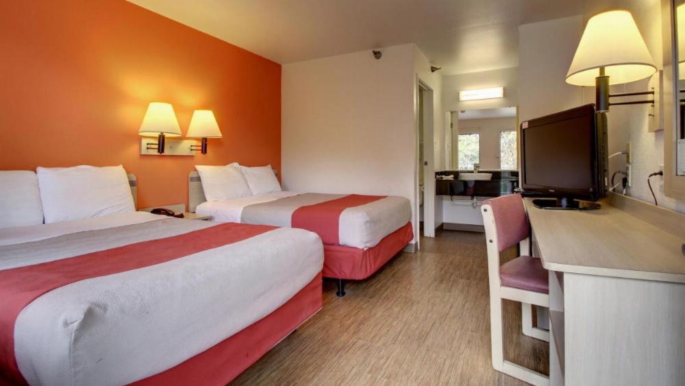 Motel 6-Des Moines, IA - North